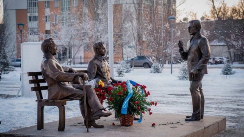 Елордада Сейфуллин, Жансүгіров, Майлинге арнап жаңа ескеркіш орнатылды
Үш арыстың туыстары: "Бүкіл қазақ әдебиетіне, еліміздің барлық жазушыларына деген құрмет"