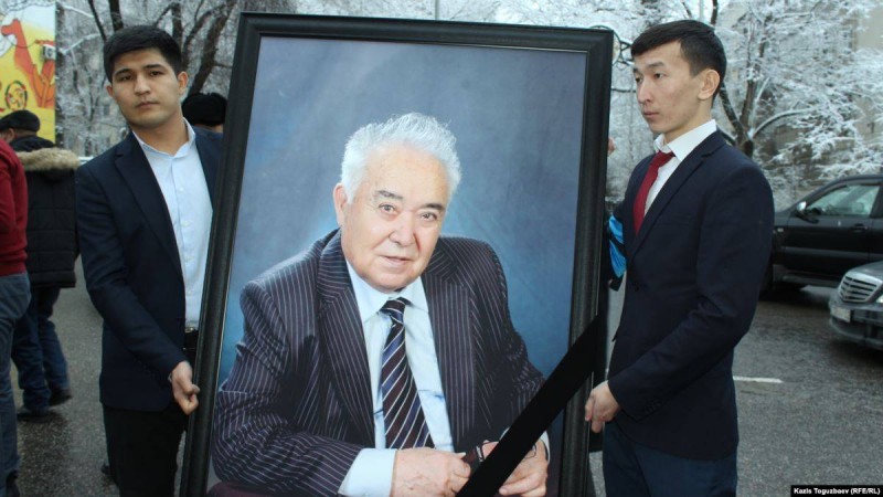 Алматыда академик Сартаевты соңғы сапарға шығарып салды