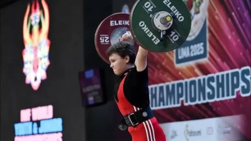 Қазақстандық 15 жастағы ауыр атлет қыз әлем чемпионы атанды