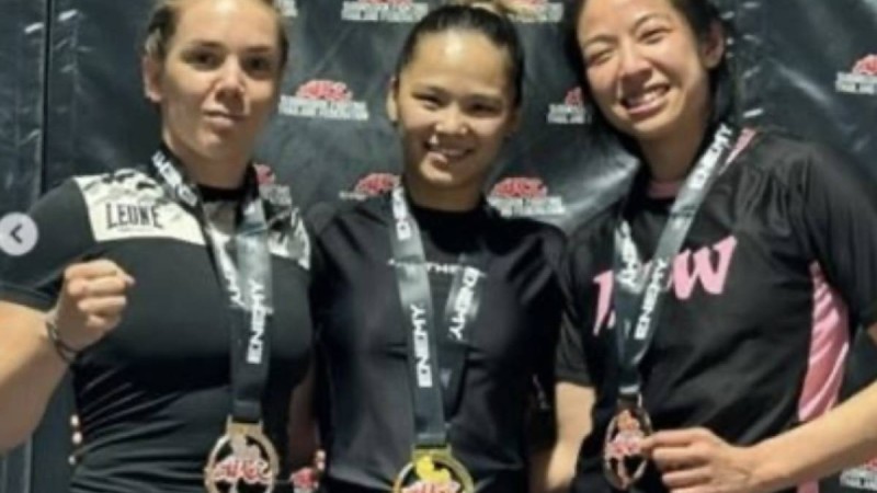 16 жасар бойжеткен 30 жасар спортшыларды тізе бүктірді