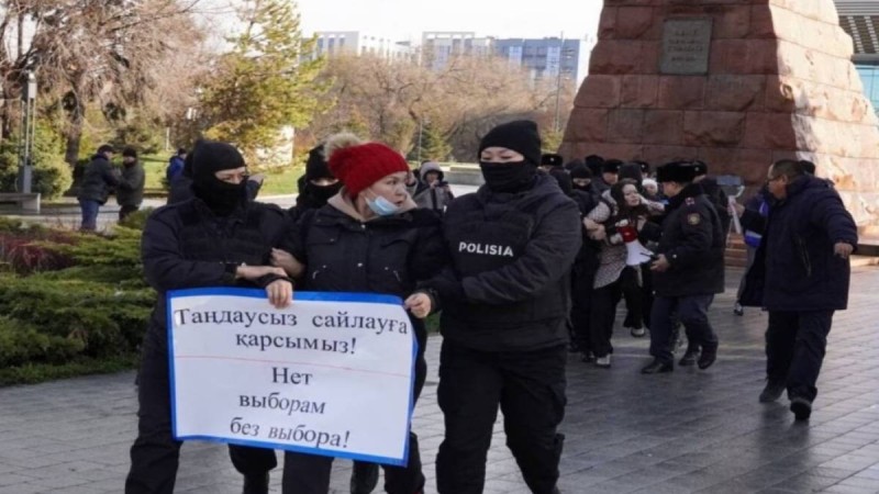 Рұқсат етілмеген акцияларға шақырғаны үшін 4 адам ұсталды