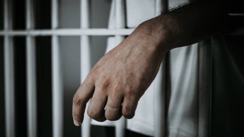 Адам өлтіргені және зорлағаны үшін сотталғандар Қазақстан мектептері мен колледждерінде жұмыс істеген