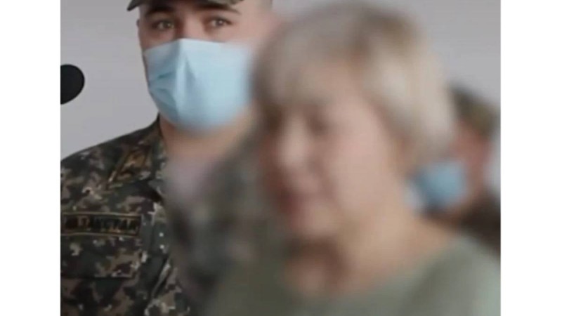 "Қызды мен өлтірген жоқпын”: Балжан Тұрлыбек сот залында 7 жасар Каринаны күйеуі өлтіргенін айтып, көзіне жас алды