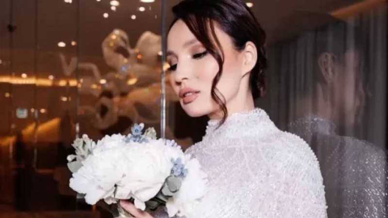 "Ол кезде жасым 11-де": Жұлдыз Әбдікәрімова ең алғаш кімнен гүл алғанын айтты