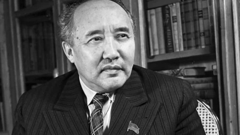 Мұхтар Әуезов және қазақ әдебиеті 