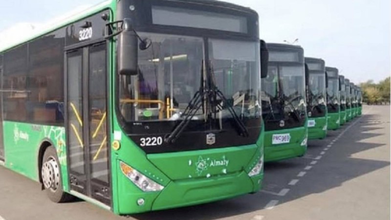 Алматыда екі автобустың соғысынан 6 адам зардап шекті