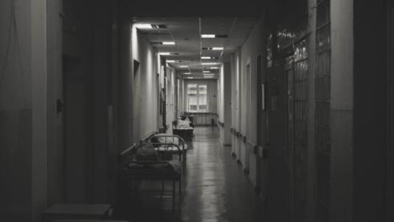 "Ішім лапылдап өртеніп жатыр". Танымал әншінің анасы өмірден озды