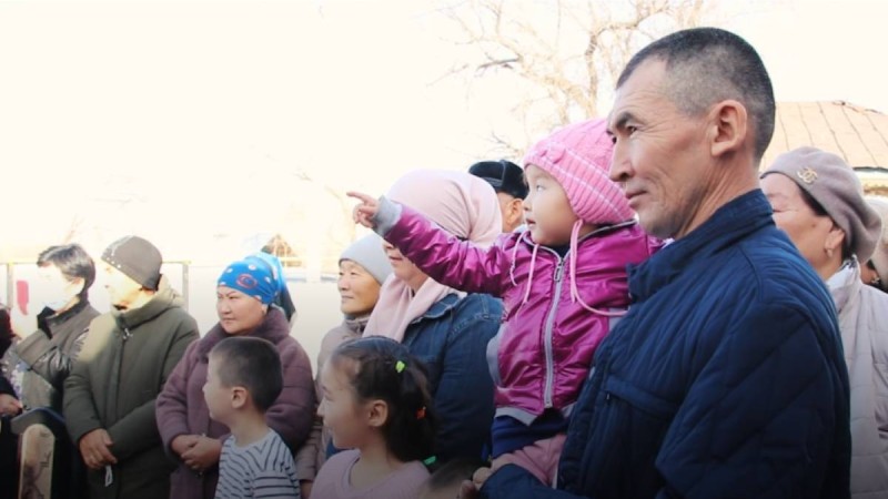 АҚШИ АУЫЛЫНДА ДҮНИЕГЕ КЕЛГЕН ҮШЕМГЕ ҮЙ БЕРІЛДІ