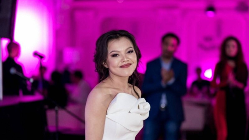 «Отандық дизайнерлерге тапсыруға сеніңкіремеймін»: Жарқынай Ханайым той көйлегін қайдан алады? - Қазақстан жаңалықтары