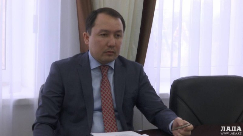 Lexus алған, пәтерін жөндеу жүргізген: Ақтөбелік әкімнің орынбасары 90 млн жымқырған