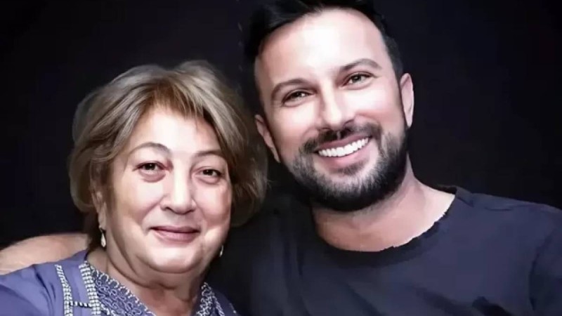 Түркиялық жұлдыз Тарканның анасы қайтыс болды: әнші жүрекжарды жазбасын жариялады