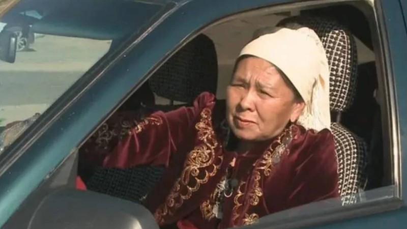 Маңғыстау облысында 70 жастағы зейнеткер такси жүргізуші болып жұмыс істейді
