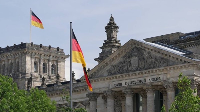 Бундестагта Ангела Меркельдің "капитуляциясы" туралы мәлімдеді
