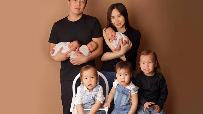 "25 жасында алты балалы болған": Қазақстандық әйел алдымен егізді, артынан үшемді қалай дүниеге әкелгенін айтып берді