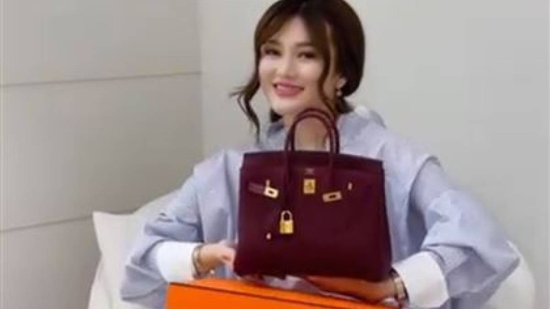 "Бренд сумкам 12 миллион теңге. Оны ақшасы барлар ғана алады": Ерке Есмаханға Райм тапсырыспен сумка әперген