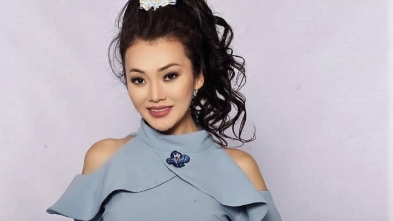 "Стилист емес, "сварщик" тіккен": Ерке Есмаханның мюзикл-шоуға киген көйлегі сынға ұшырады (фото)