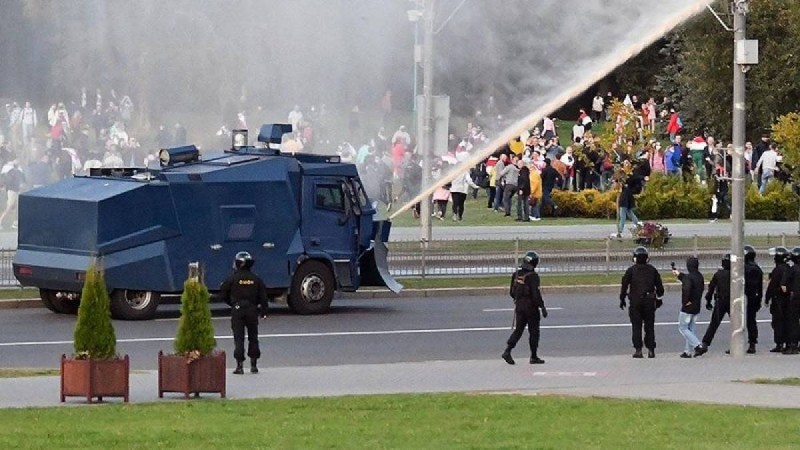 Қазақстан полициясы су шашу арқылы адамдарды жолдан қуатын көлік пайдаланбақ