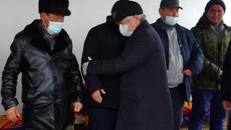 Сапарбаев 5 баласы қайтыс болған отбасыға барды