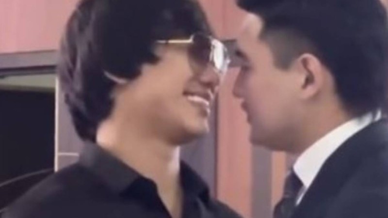 "Еще астыңғы ернін тістеп қоя ма": Қайрат пен Төреғалидің видеосы тағы да қызу талқыға түсті