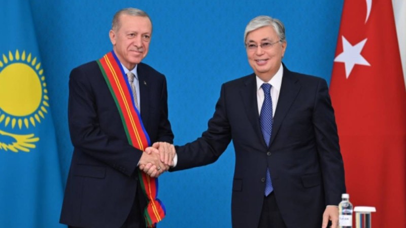 Мемлекет Басшысы Қасым-Жомарт Тоқаев Түркия президенті Режеп Ердоғанға түркі әлемінің жоғары орденін табыс етті