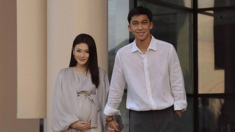 "Өзім айтпасам, күйеуім айтпайды": Ерке Есмахан отбасындағы жаңалықты сүйіншіледі