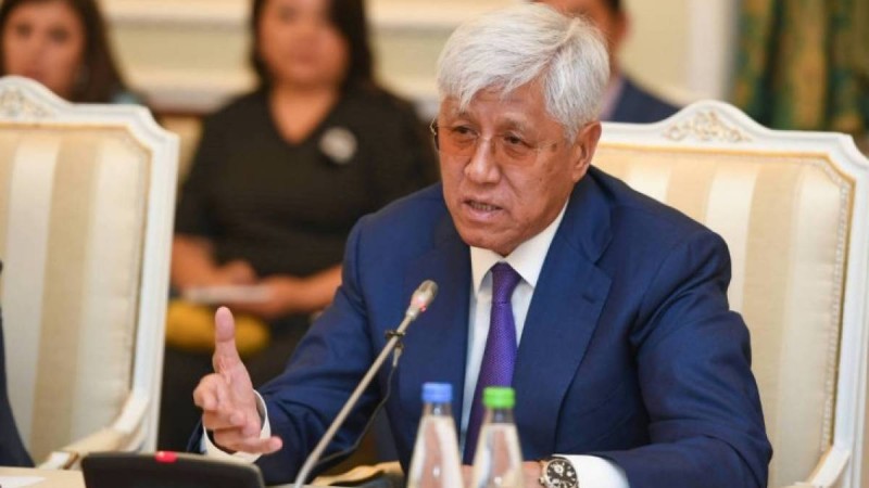 "Бөкеңнің кадры": Амандық Баталов Болат Назарбаевпен байланысы жайлы айтты