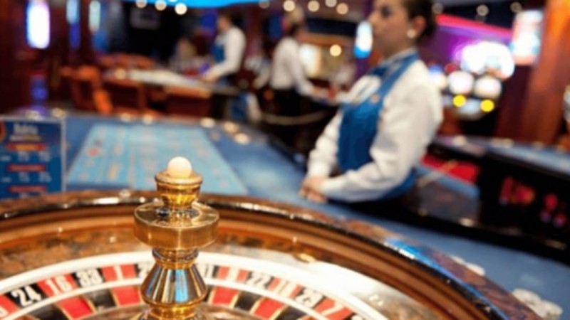 "Жастар тәжірибесіз" - Казинода ұсталған әскерилерге байланысты Қорғаныс Министрі пікір білдірд.