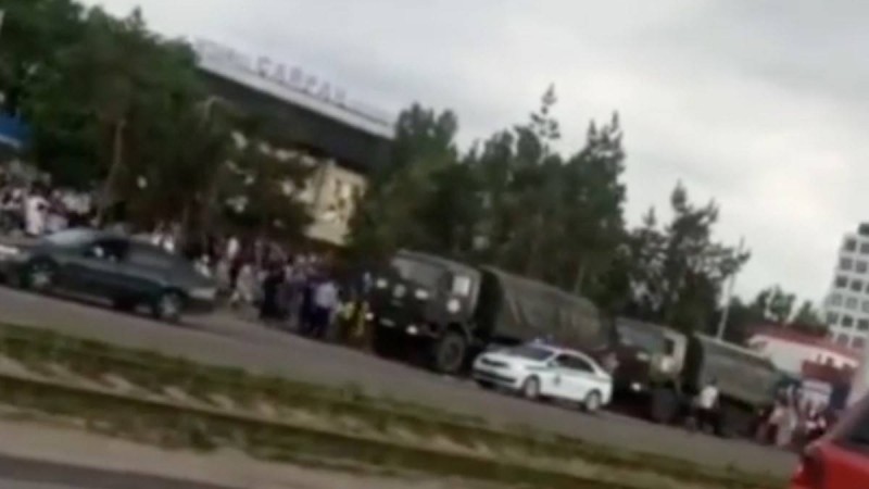 Желіде Алматыдағы автобекетте болған "митингтің" видеосы таралуда - Қазақстан жаңалықтары