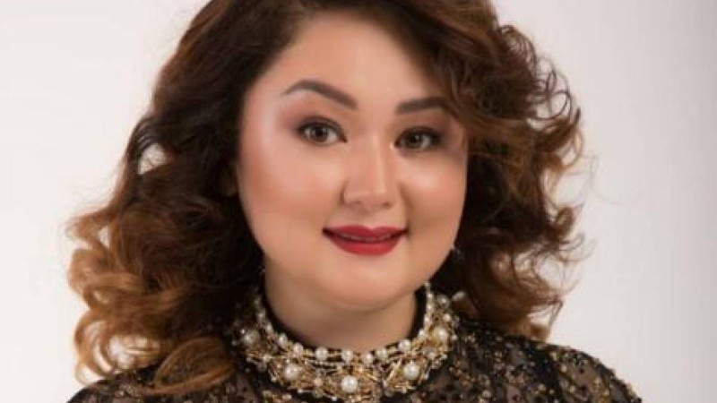 «Гүл бергендермен ғана суретке түсіп, балалардың аузына түкірді»: Роза Әлқожадан көңілі қалған көрермен ренішін жеткіздіІ