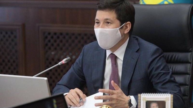 "Футболды құрттың, енді хоккей қалды ма?": Павлодар тұрғыны облыс әкімін ұятқа қалдырды