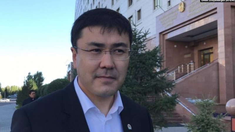 Қызметкері парамен ұсталған басшының отставкаға арыз жазып, орнында қалуы "көзбояу" ма?