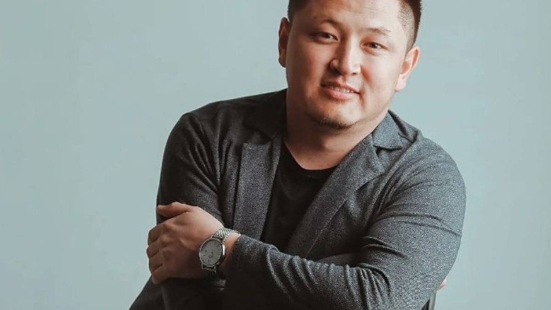 "Оо шшс! Не жейтінімізді үйретпейтін шығарсың": Әзілкеш Нұрболхан Шарапов ресейлік блогерді орнына қойды