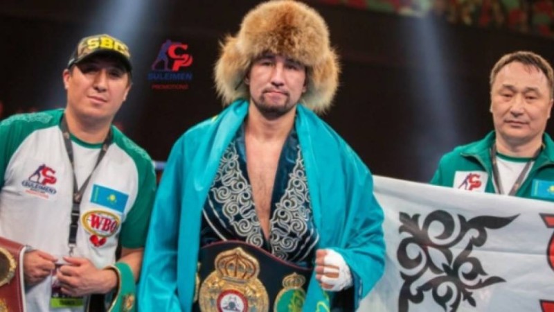 Геннадий Головкин Айдос Ербосынұлына денсаулық тіледі