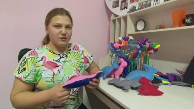 Алматы облысында ата-анасыз қалған балалар қуыршақ сатып, кәсіптерін бастап жатыр