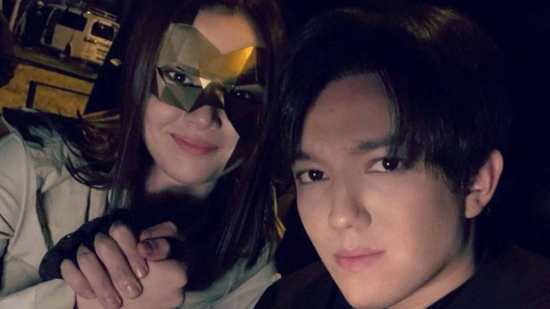 Димаш Құдайберген тұңғыш рет қызбен түскен суретін жариялады