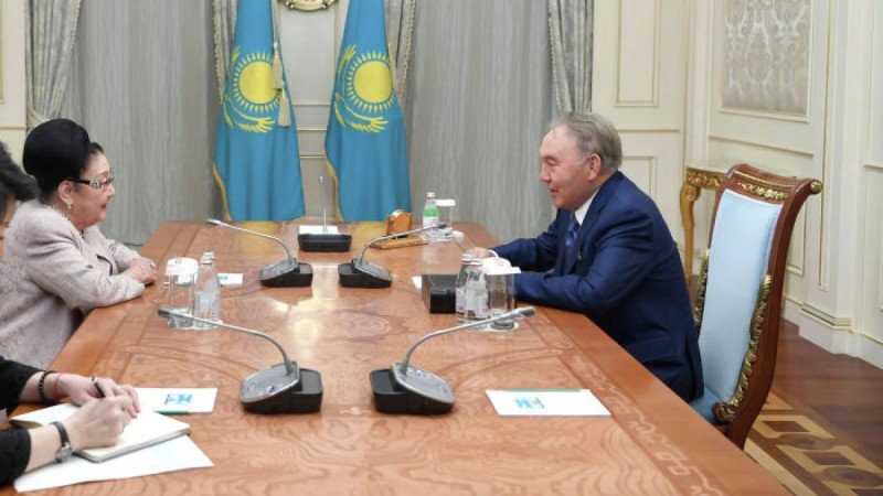 Назарбаев әнші Бибігүл Төлегенованы 90 жылдық мерейтойымен құттықтады