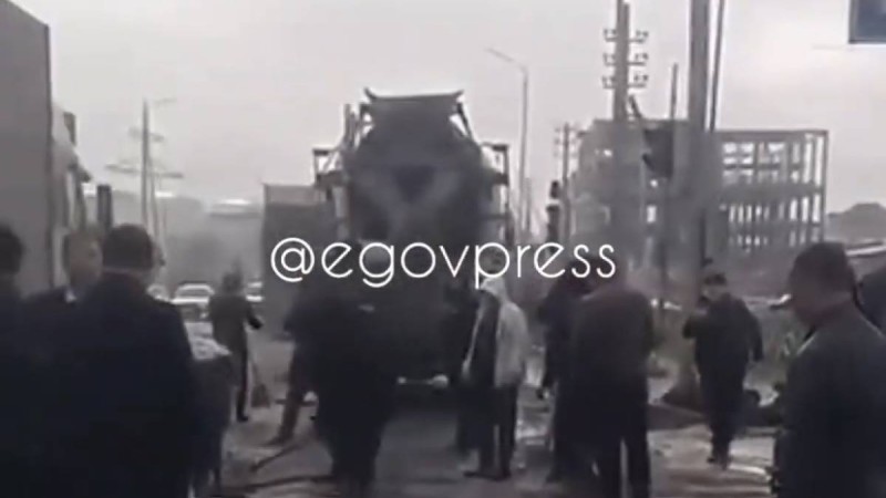 Сарыағаш қаласының халқы жолдарды өздері жөндеп жатыр (видео)