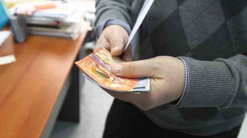 2020 жылдан бастап отбасы мүшесі ұсынылған жұмыстан бас тартса, бүкіл отбасы атаулы әлеуметтік көмектен қағылады
Отбасында еңбекке қабілетті адамдар болса, жұмыспен қамтылады