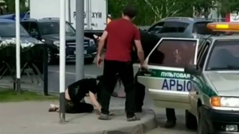 Қостанайда тротуардың бойымен шашынан сүйрелген трансгендер оқиғаның өз нұсқасын айтты - Қазақстан жаңалықтары