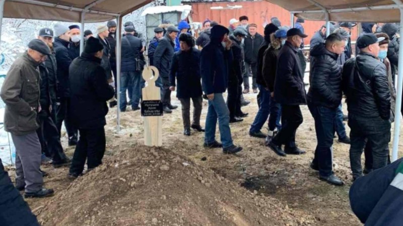 Алматыда Арон Атабекті ақтық сапарға шығарып салды