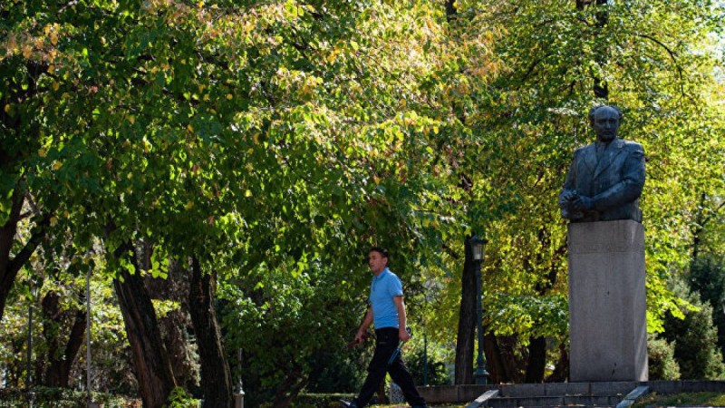 өмірбаяны, шығармалары, әңгімелері, отбасы, Абай жолы, драмалық шығармалары