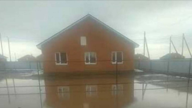 Қостанай облысында баспанасы өртенгендердің жаңа үйлерін су басып қалды