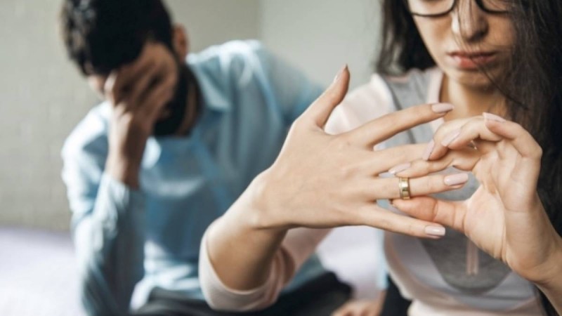 «Үлгі алатын адам емес»: Ажырасқан әйелдерге шектеу қойылады