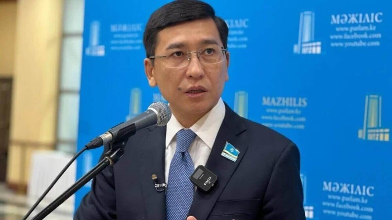 Аймағамбетов «Отағасы туралы» заңды қолдамайтынын айтты