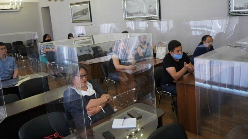 "Аквариумдегі балықтардай": Қазақстандықтар Қостанайдағы полиция отырысы түсірілген суретті қызу талқылауда - Қазақстан жаңалықтары