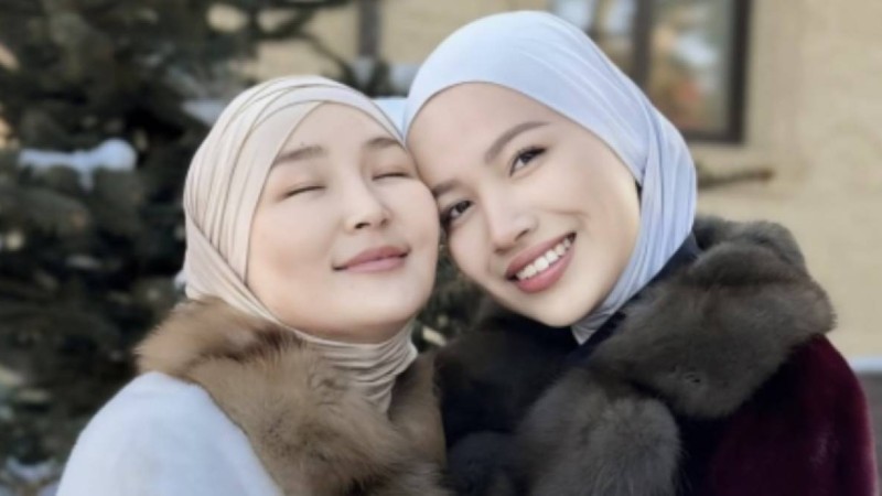 “Өгей ана туған анаңның орнын баса алмайды” - Абай Бегейдің қызы екінші анасымен қалай танысқанын айтты