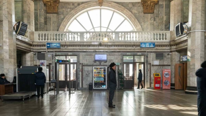 Теміржол бекеттеріне билеті бар жолаушылар кіргізіледі: Вокзалдардағы жаңа ережелер қандай? - Қазақстан жаңалықтары