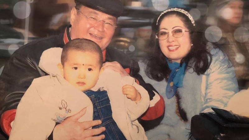 «Жүріп жүрген жігітімнің көзін құртып жіберді»: Мақпал Жүнісова марқұм жары Нұрқаділов жайлы сыр шертті