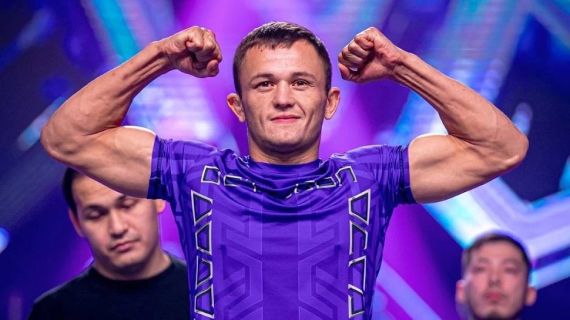 Бекзат Алмахан атақты Нұрмағамедовке қарсы жекпе-жек өткізу үшін АҚШ-қа аттанды