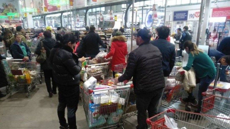 Қазақстандықтар дүкендегі азық-түлікті жаппай сатып алып жатқаны рас па?